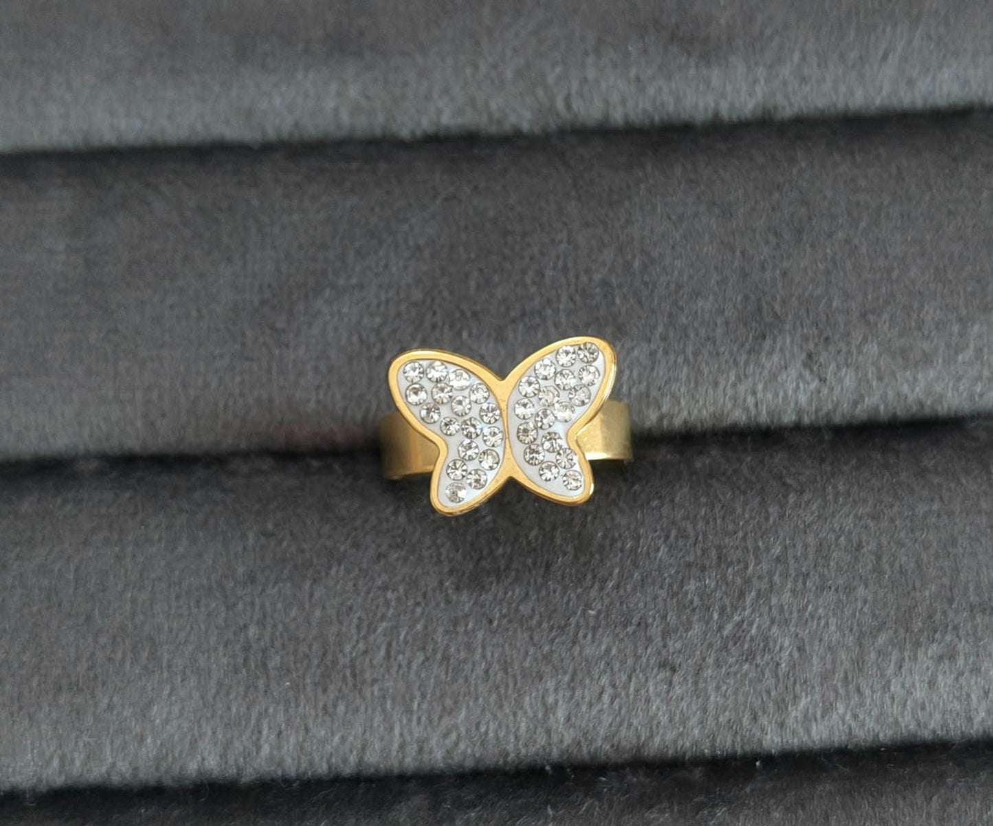 Antitarnish Bold Stone Studded Ring 18K Gold Plated