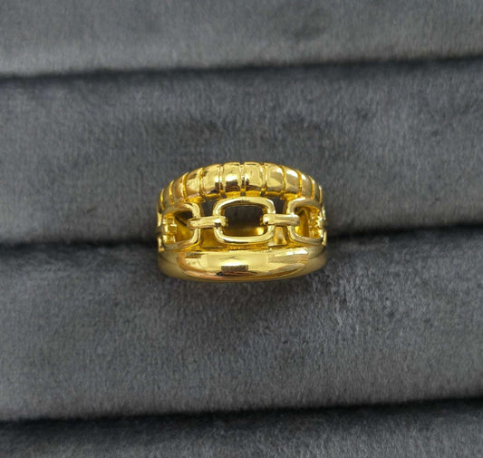 Antitarnish Bright Gold Plated Interlocked Chain Ring