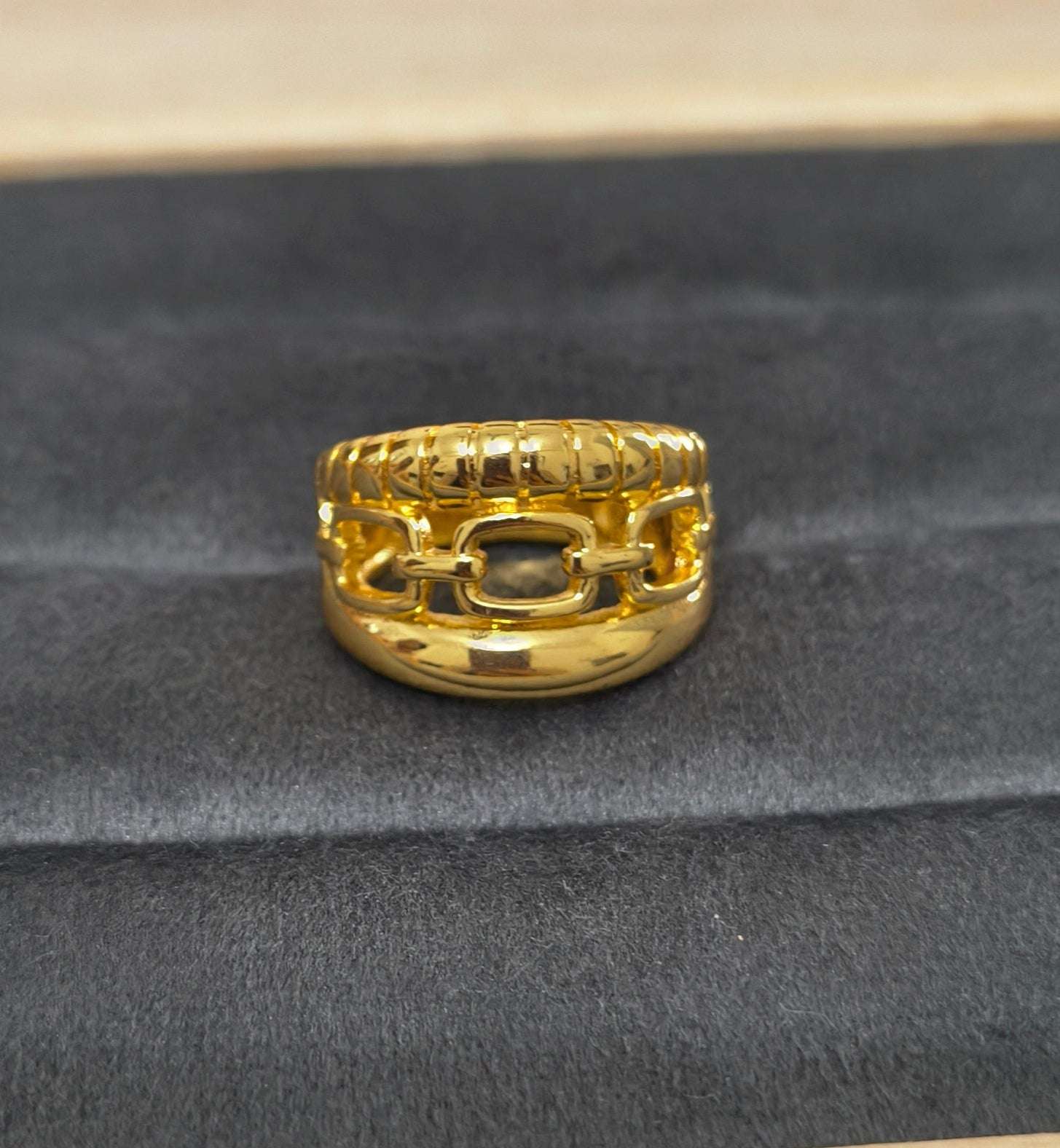 Antitarnish Bright Gold Plated Interlocked Chain Ring