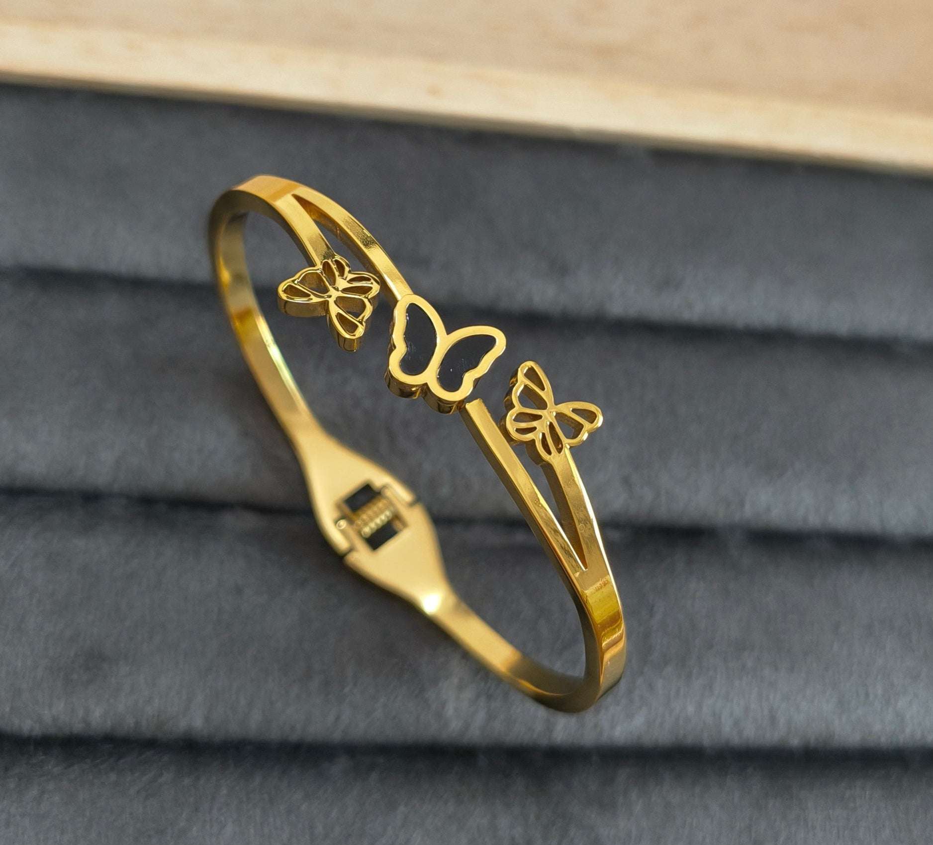 Antitarnish Butterfly Charm Babysize Bracelet 18K Gold Plated