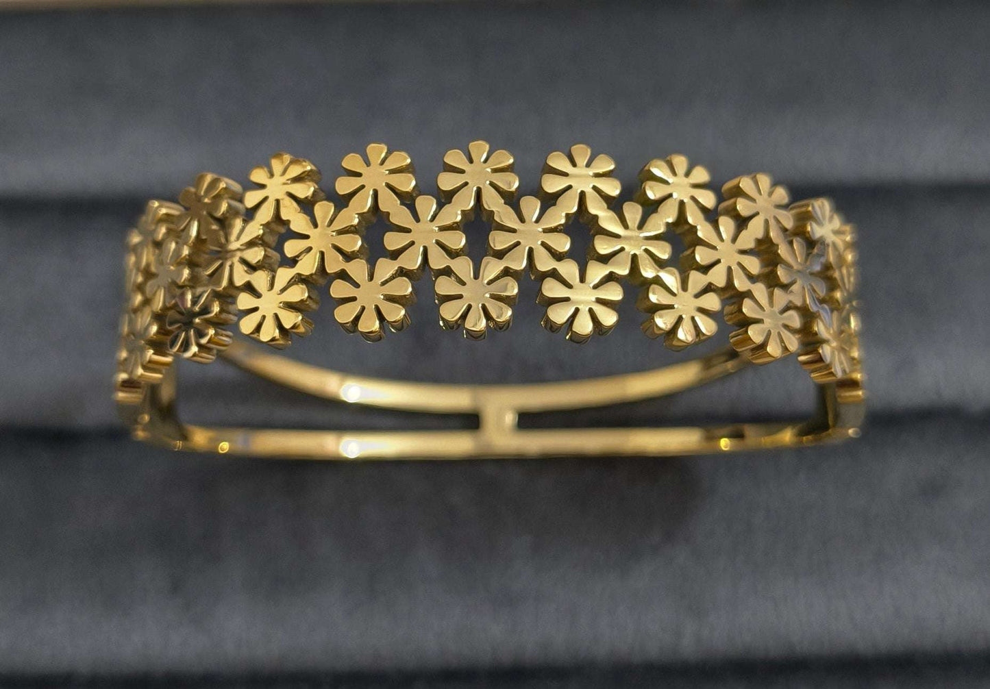 Antitarnish Daisy Floral Bunch Bracelet 18K Gold Plated