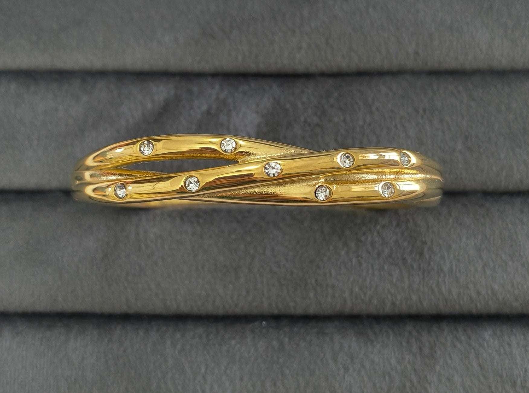 Antitarnish Dazzling Crisscross Bracelet 18K Gold Plated