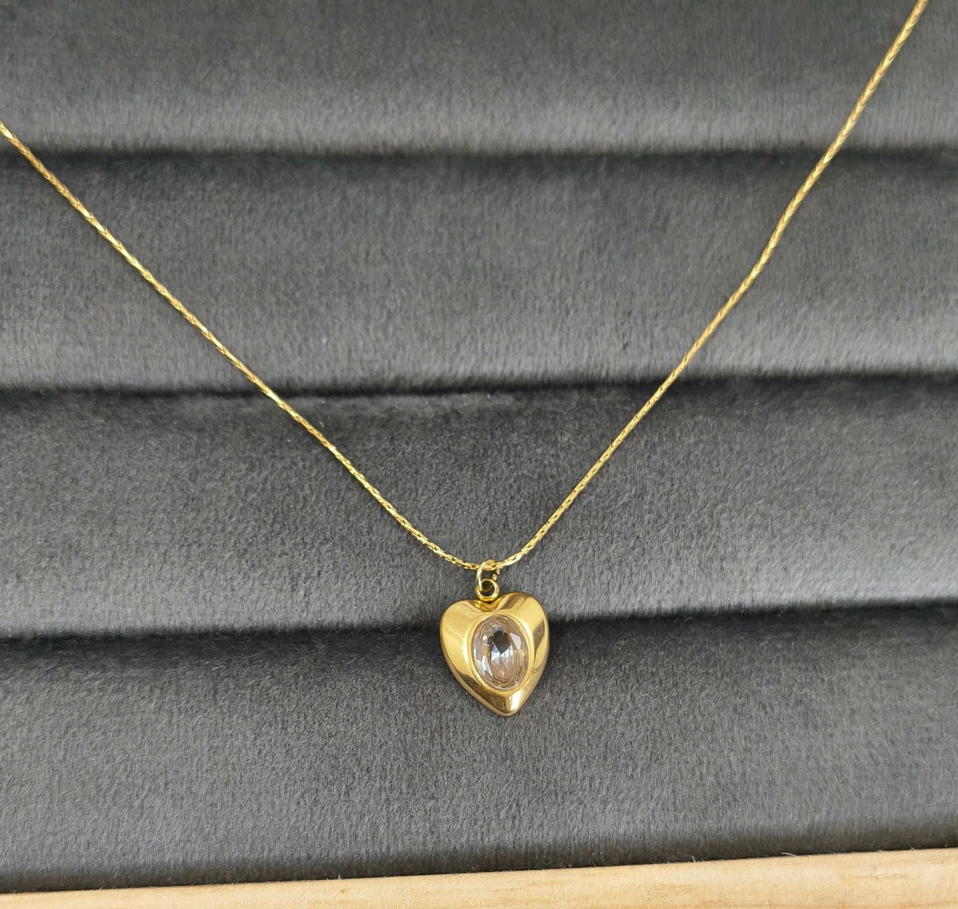 Antitarnish Delicate Heart Pendant Necklace 18K Gold Plated