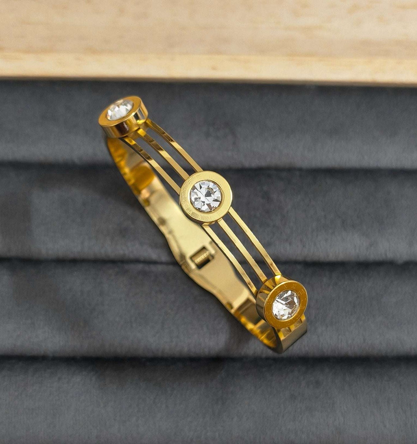 Antitarnish Divine Sparkle Stone Bracelet 18K Gold Plated