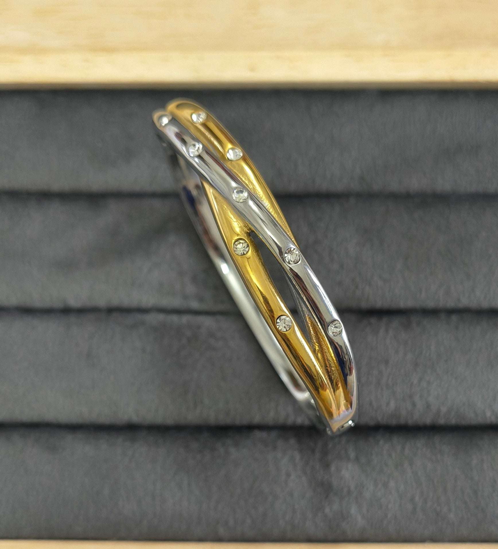 Antitarnish Dual Tone Crisscross Bracelet 18K Gold Plated