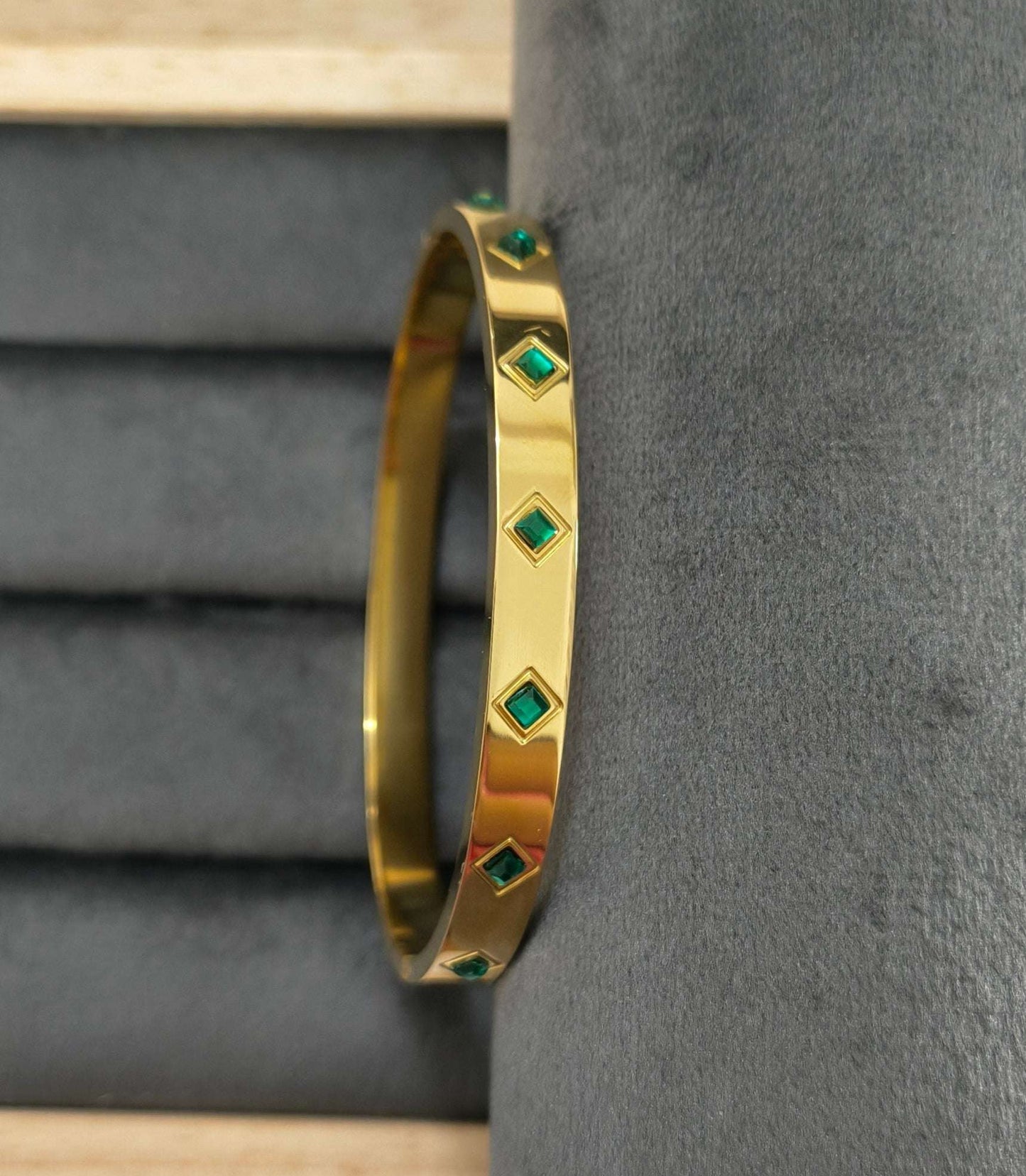 Antitarnish Emerald Stone Studded Bracelet 18K Gold Plated
