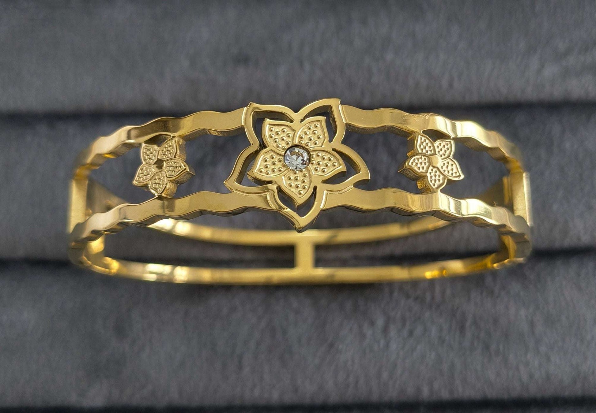 Antitarnish Fancy Floral Bracelet 18K Gold Plated