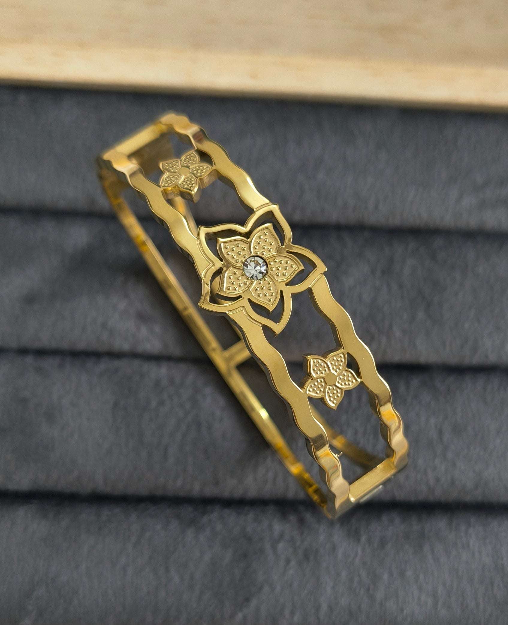 Antitarnish Fancy Floral Bracelet 18K Gold Plated