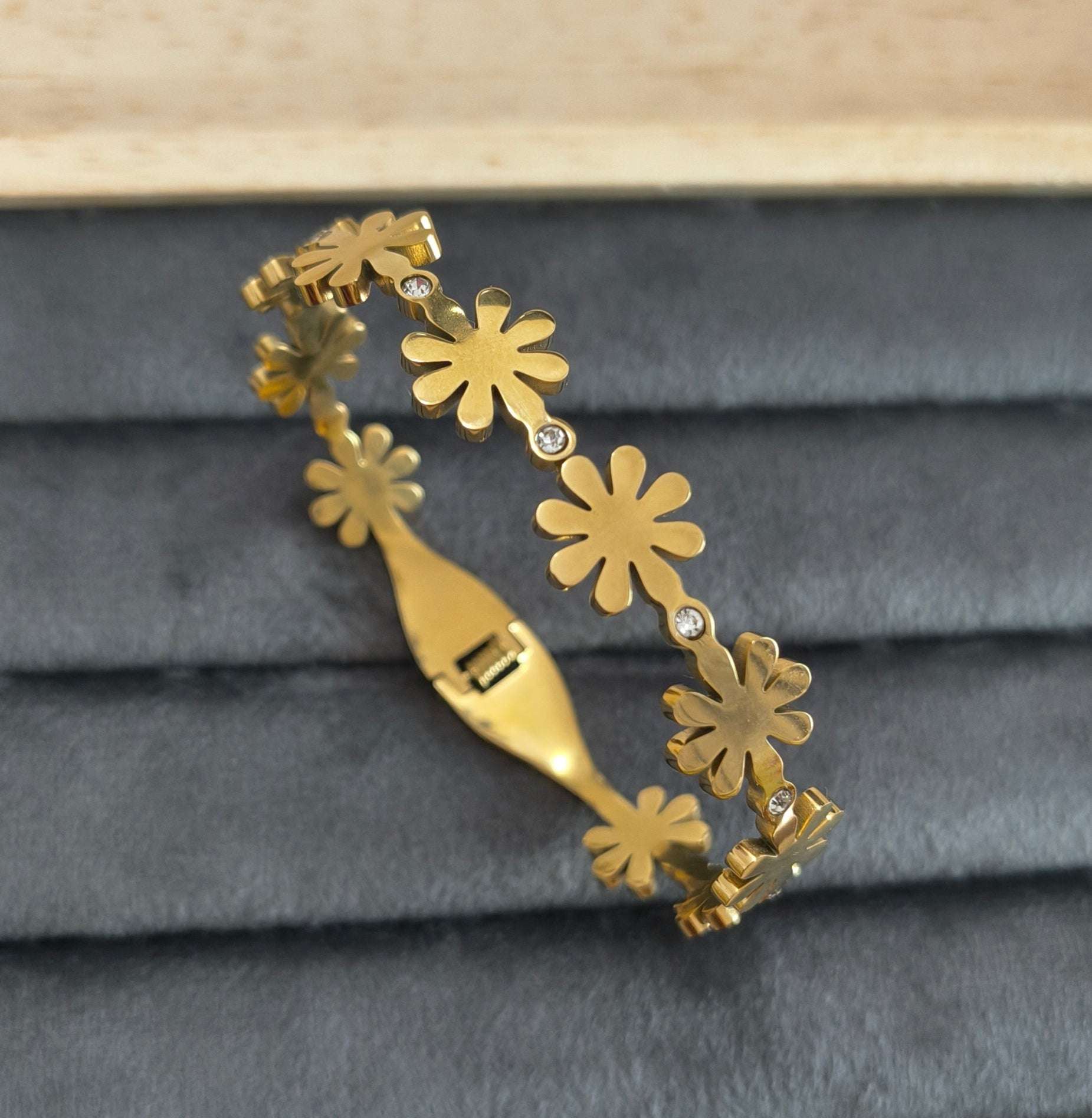 Antitarnish Floral Stone Studded Bracelet 18K Gold Plated
