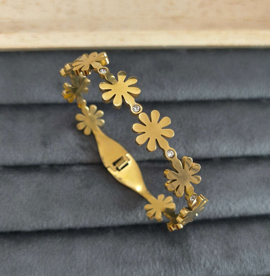 Antitarnish Floral Stone Studded Bracelet 18K Gold Plated