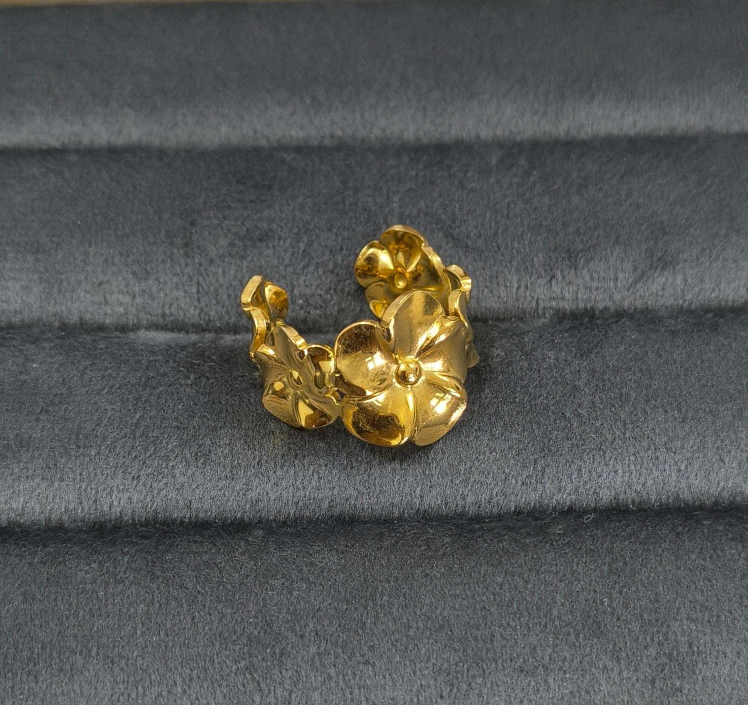 Antitarnish Golden Classic Floral Ring 18K Gold Plated