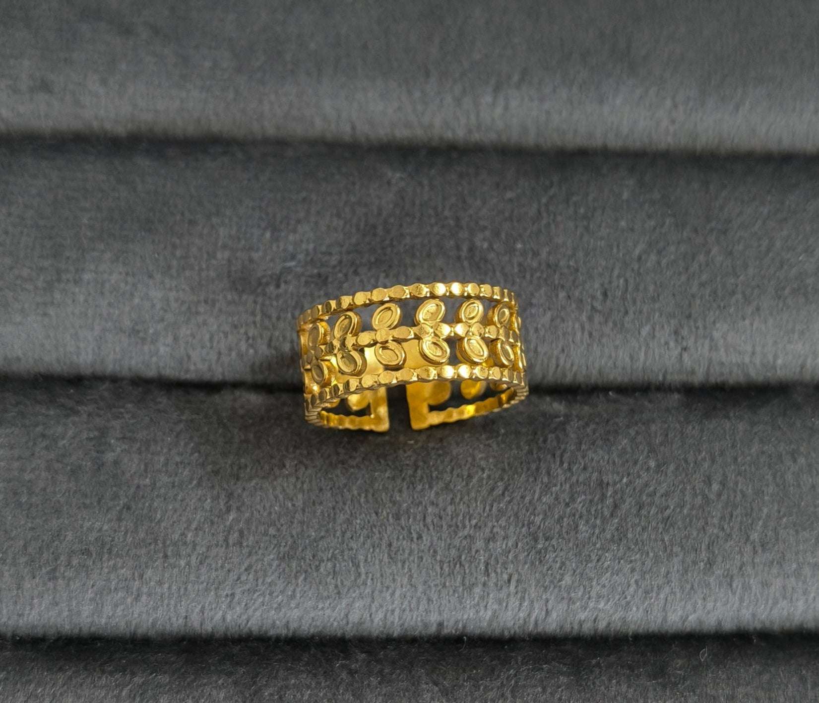 Antitarnish Golden Classic Leaf Shape Ring 18K Gold Plated