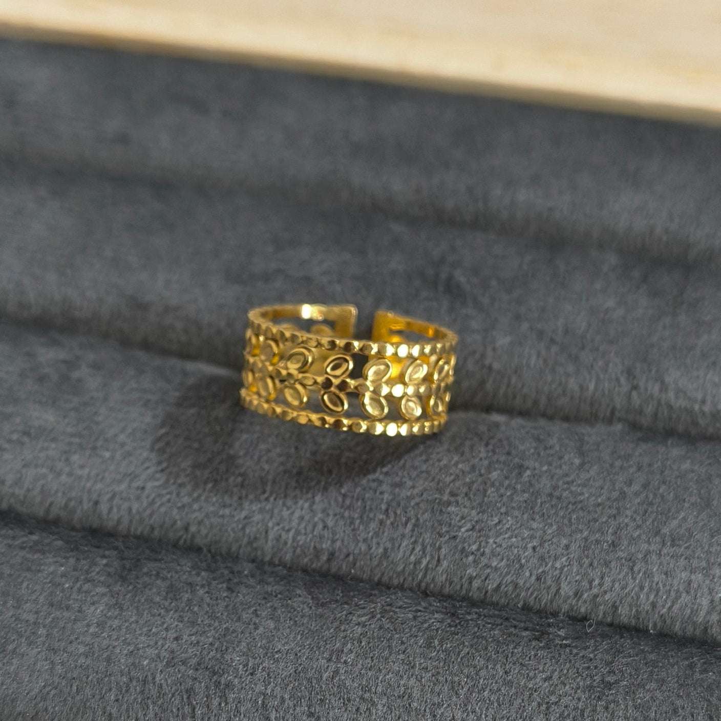 Antitarnish Golden Classic Leaf Shape Ring 18K Gold Plated