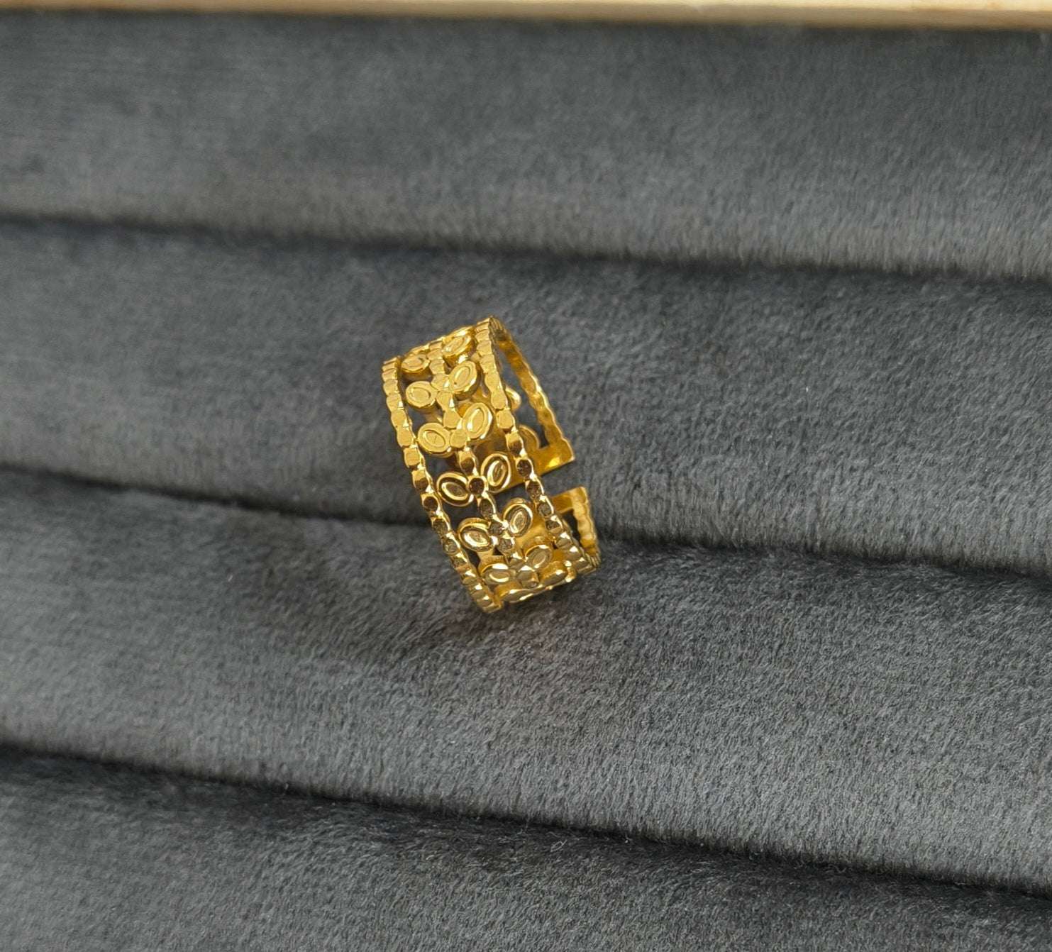 Antitarnish Golden Classic Leaf Shape Ring 18K Gold Plated