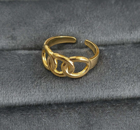 Antitarnish Golden Linked Circles Ring 18K Gold Plated