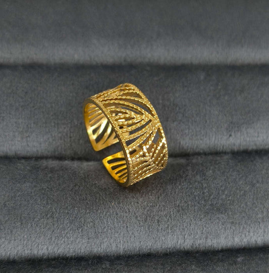 Antitarnish Golden Threaded Leaves Ring 18K Gold Plated