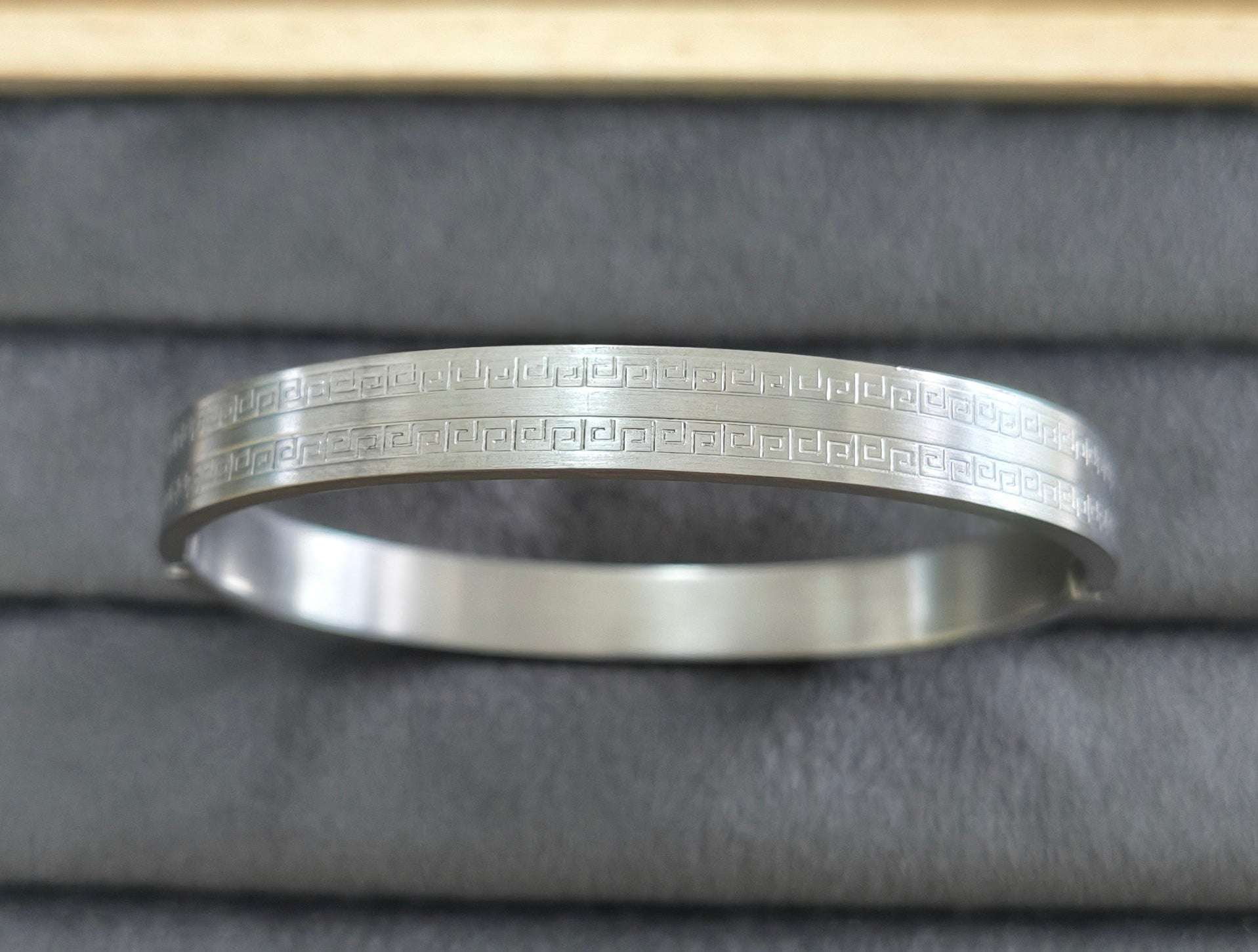 Antitarnish Men's Bracelet Silver Plated Linear Pattern