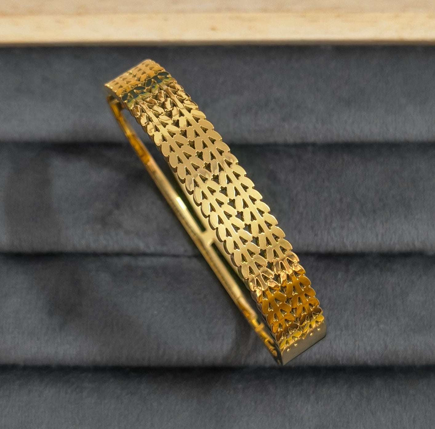 Antitarnish Minimalistic Bracelet 18K Gold Plated