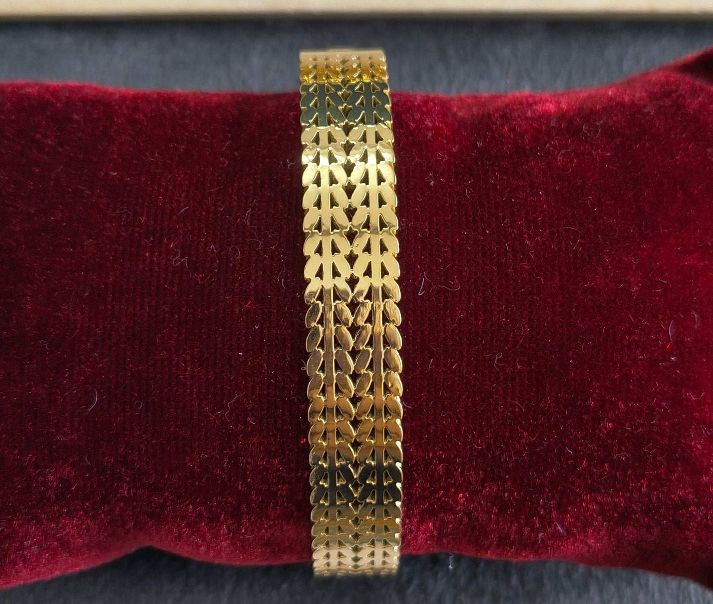 Antitarnish Minimalistic Bracelet 18K Gold Plated