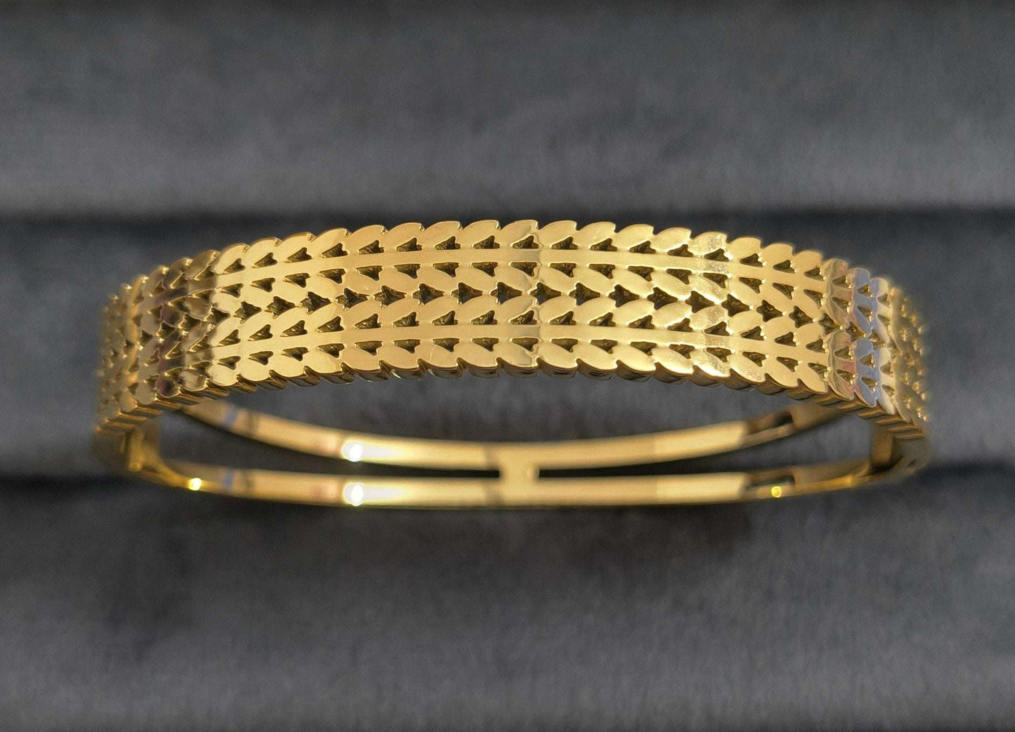 Antitarnish Minimalistic Bracelet 18K Gold Plated