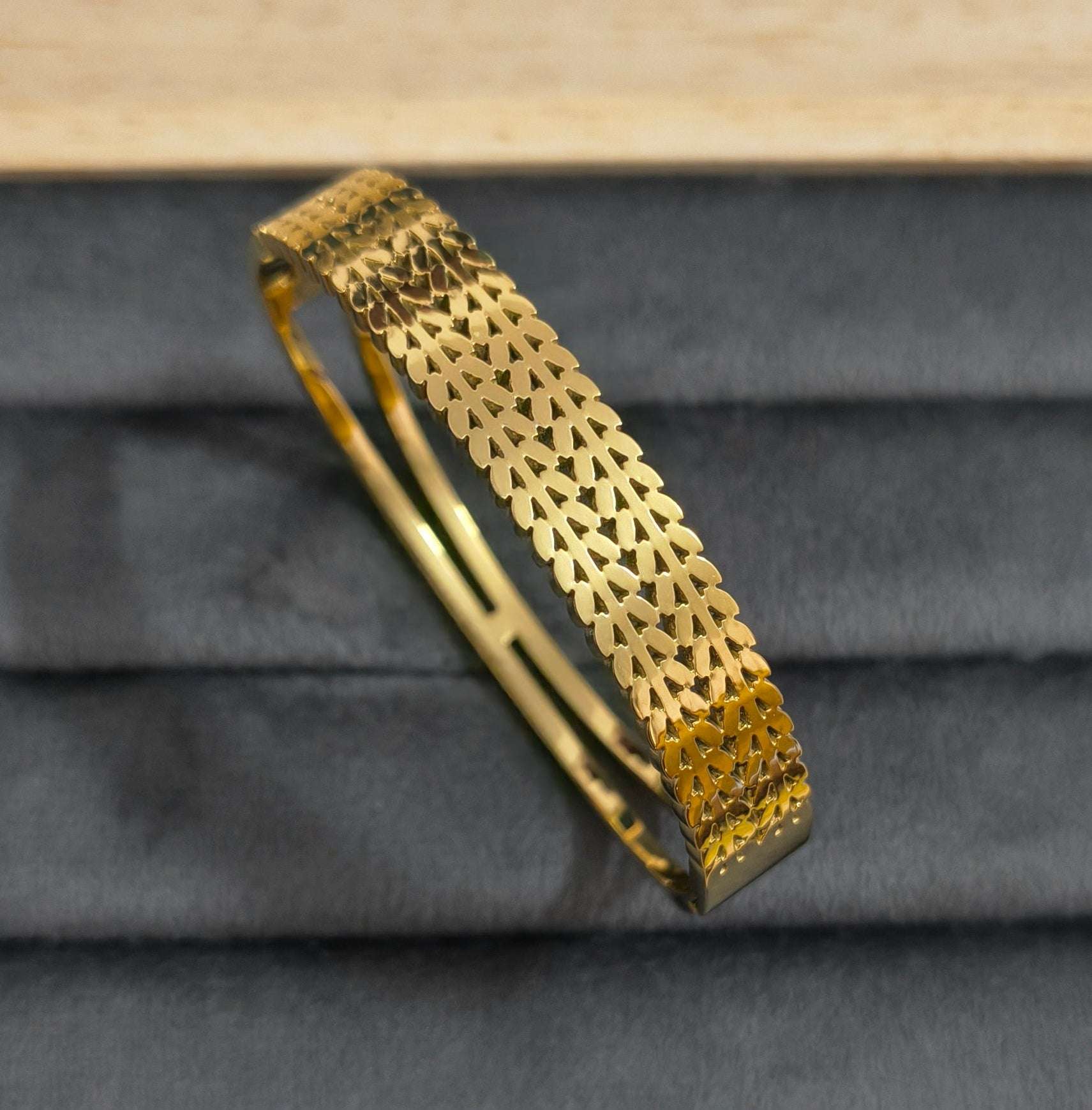 Antitarnish Minimalistic Bracelet 18K Gold Plated