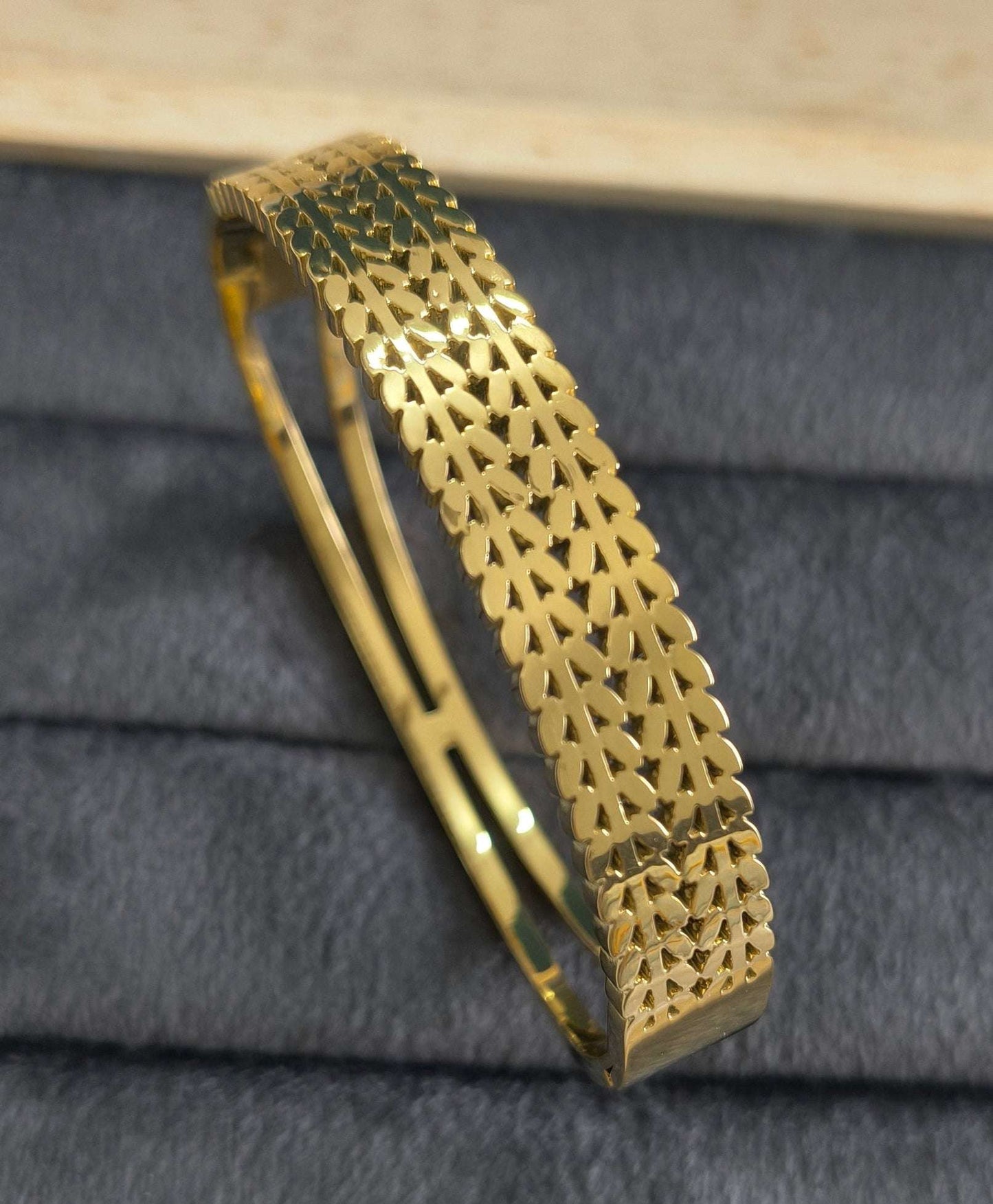 Antitarnish Minimalistic Bracelet 18K Gold Plated