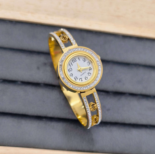 Antitarnish Premium Stylish Openable Bracelet Watch 18K Gold Plated