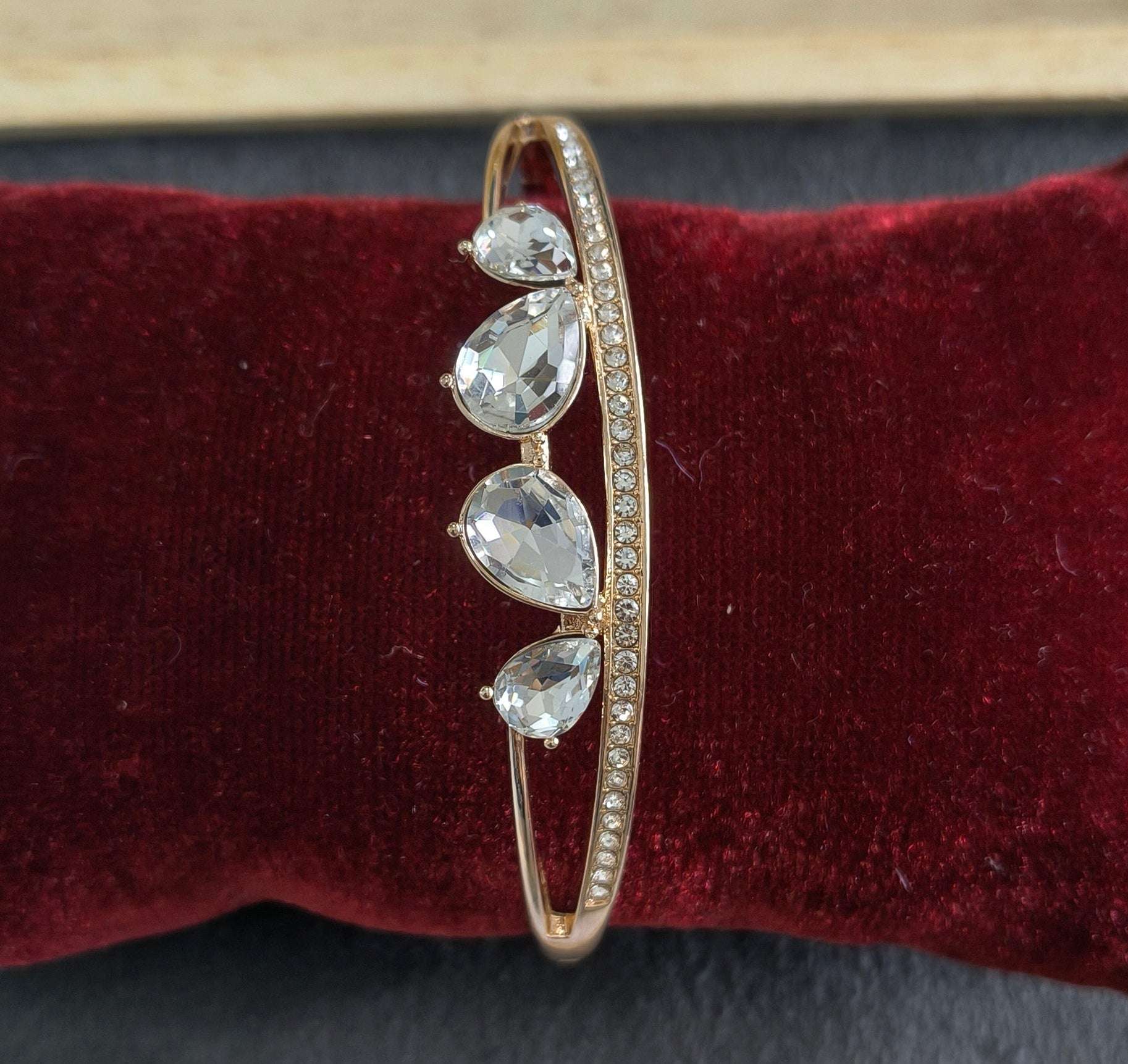 Antitarnish Shiny Stone Studded Bracelet 18K Gold Plated