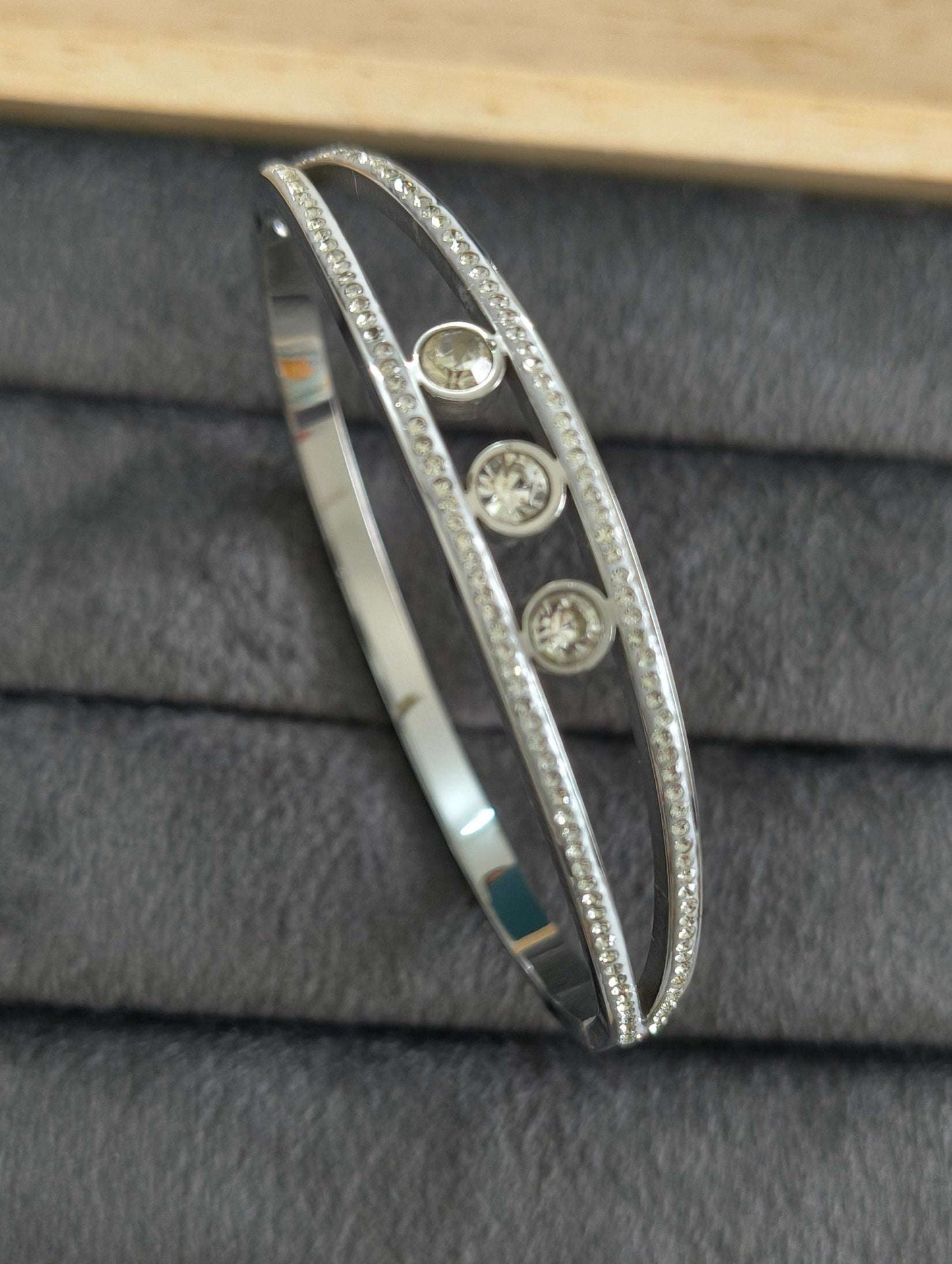 Antitarnish Shiny Stone Studded Bracelet Silver Plated