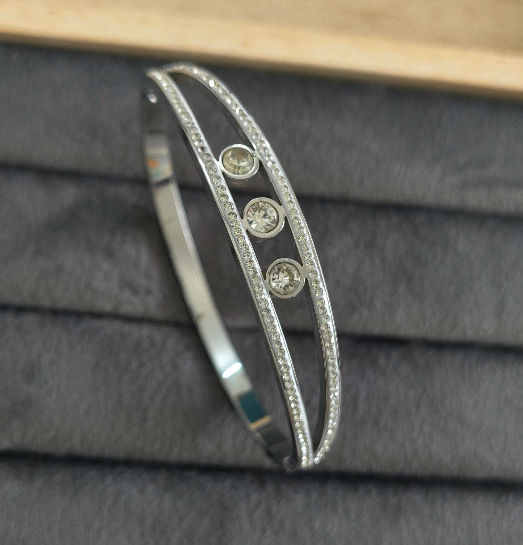 Antitarnish Shiny Stone Studded Bracelet Silver Plated