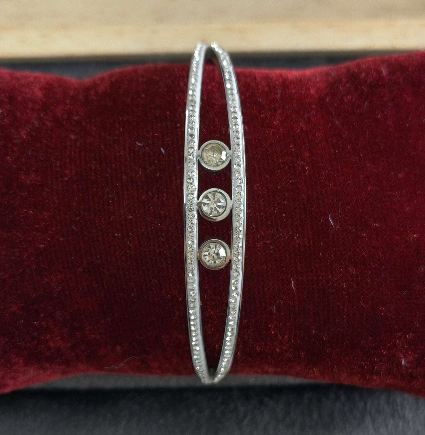 Antitarnish Shiny Stone Studded Bracelet Silver Plated