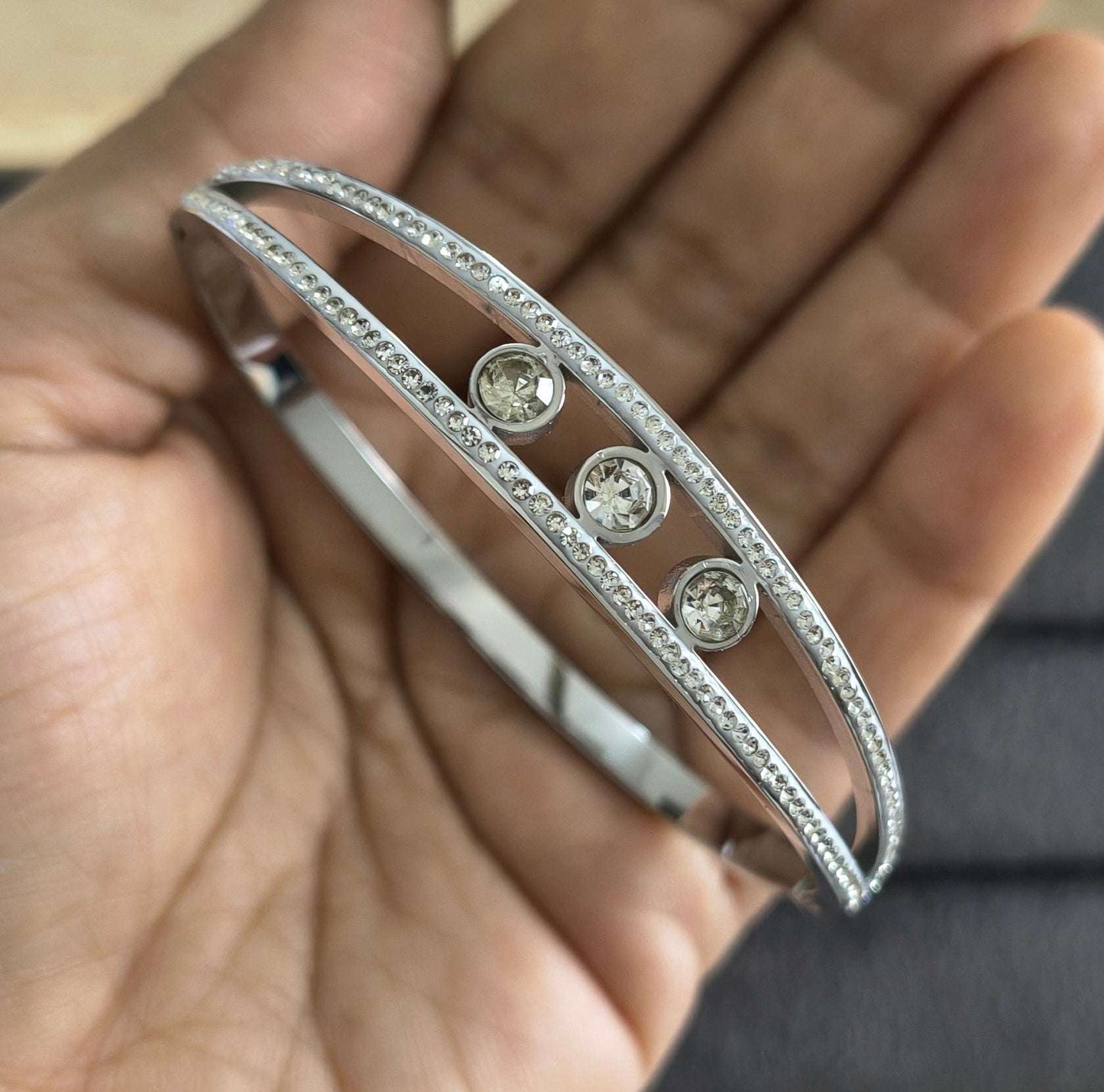 Antitarnish Shiny Stone Studded Bracelet Silver Plated