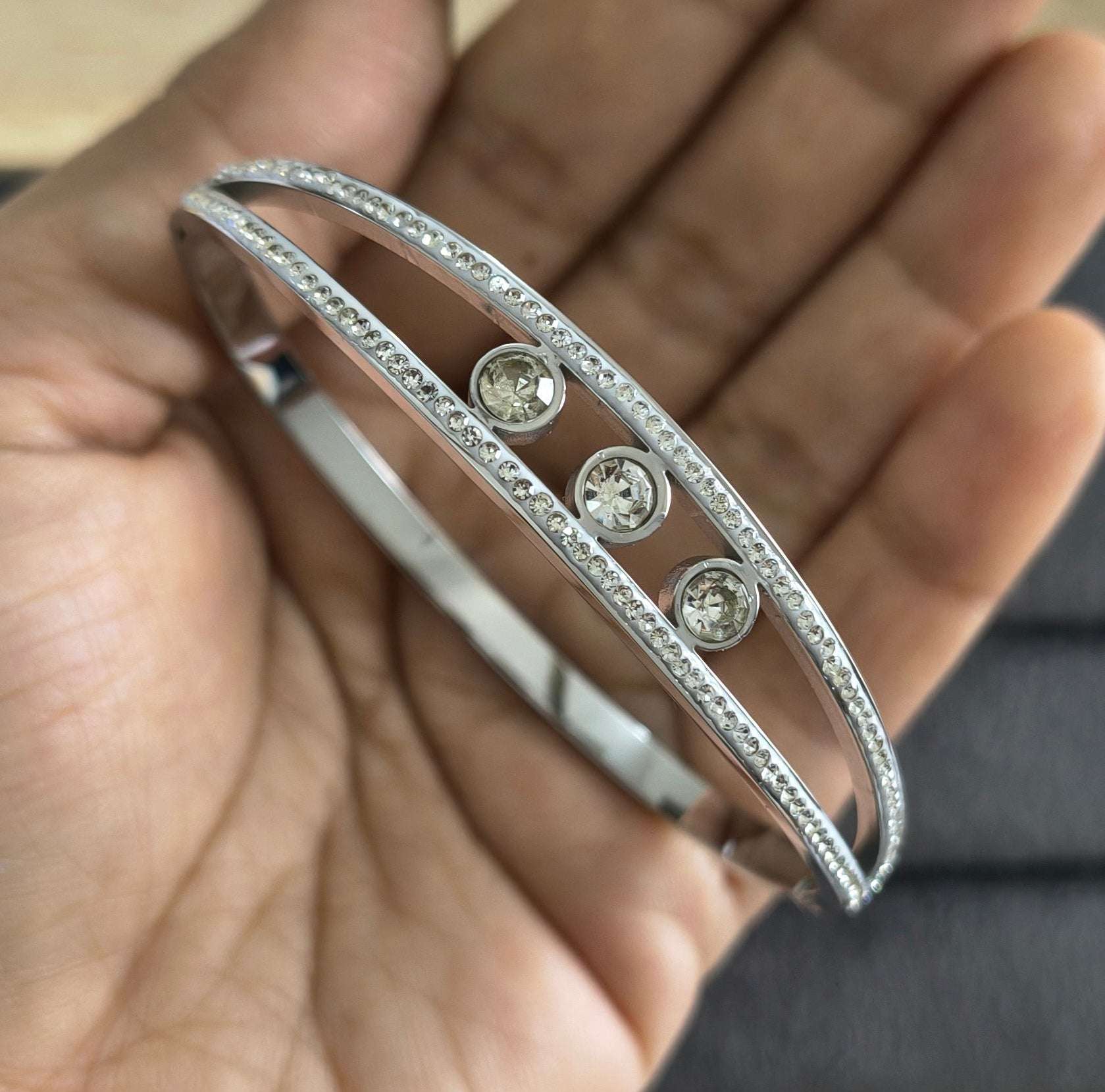 Antitarnish Shiny Stone Studded Bracelet Silver Plated