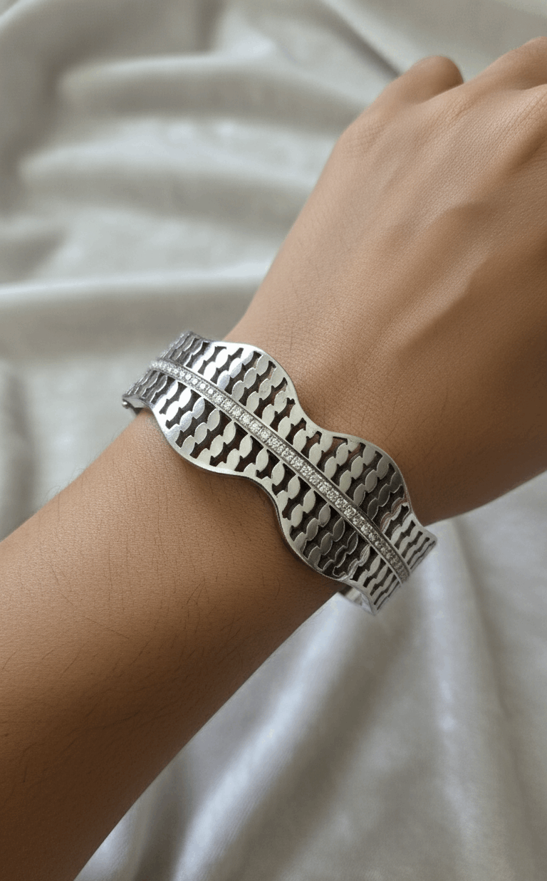 Antitarnish Shiny Waves Wide Bracelet Silver Plated