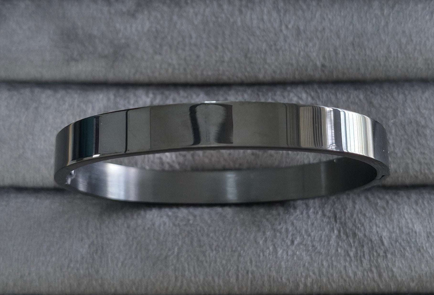 Antitarnish Silver Plated Plain Black Color Men's Bracelet