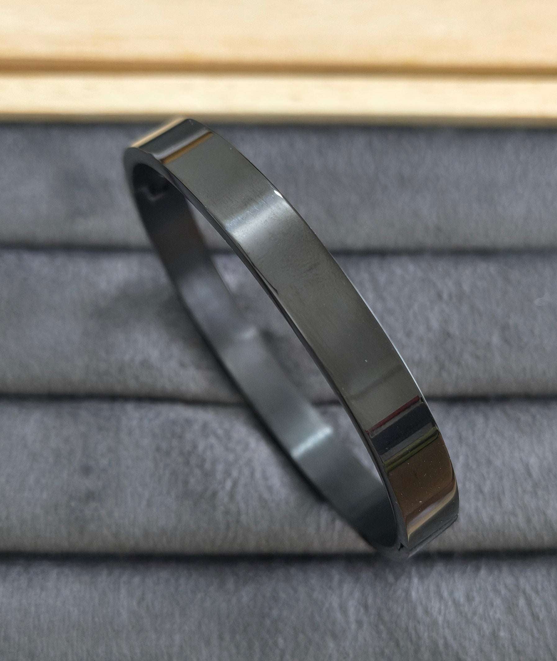 Antitarnish Silver Plated Plain Black Color Men's Bracelet