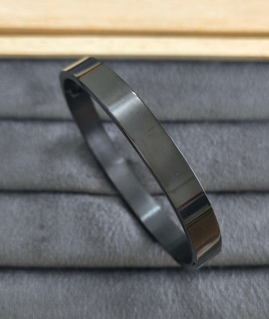 Antitarnish Silver Plated Plain Black Color Men's Bracelet