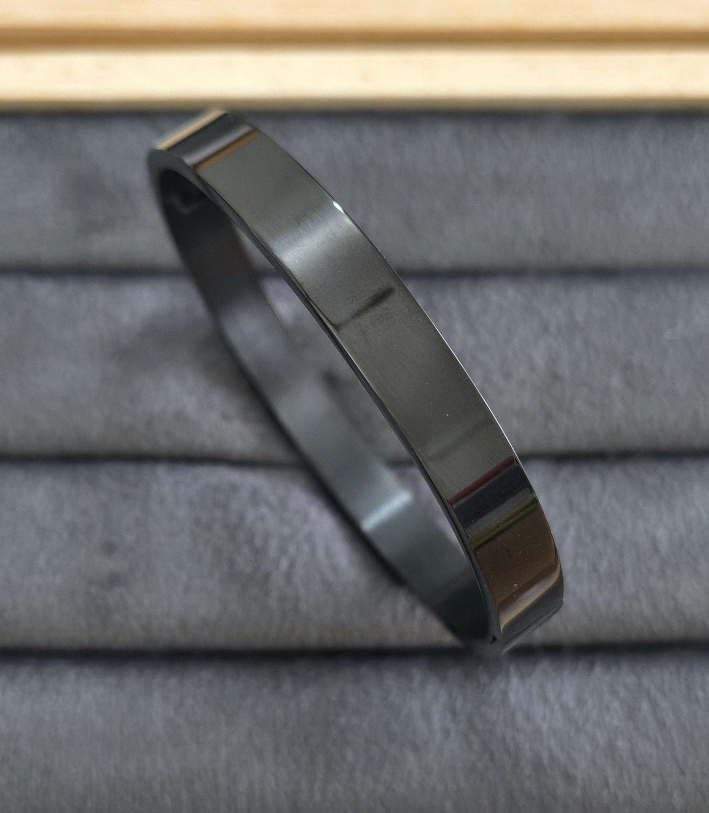 Antitarnish Silver Plated Plain Black Color Men's Bracelet