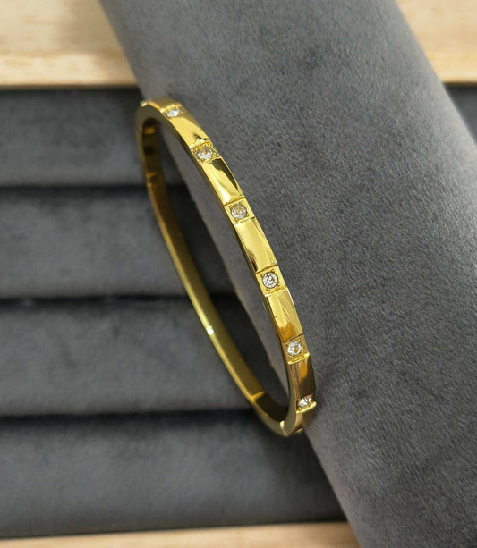 Antitarnish Sparkling Stone Studded Bracelet 18K Gold Plated