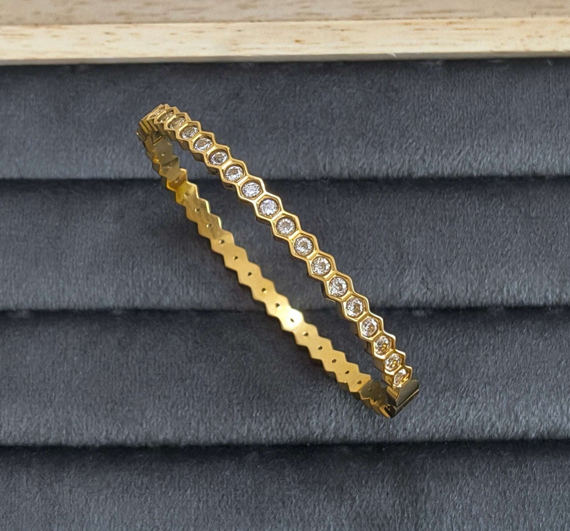 Antitarnish Stone Studded Honeycomb Bracelet 18K Gold Plated