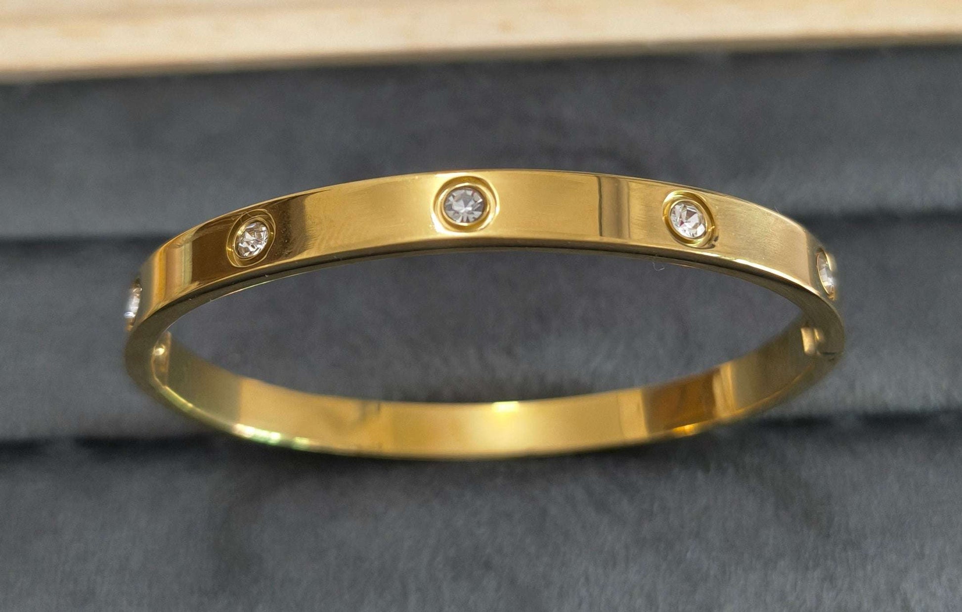 Antitarnish Timeless Love Bracelet Stone Studded
