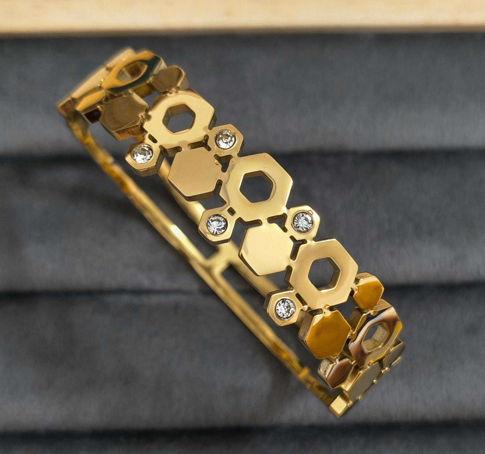 Antitarnish Trendy Honey Glow Bracelet 18K Gold Plated