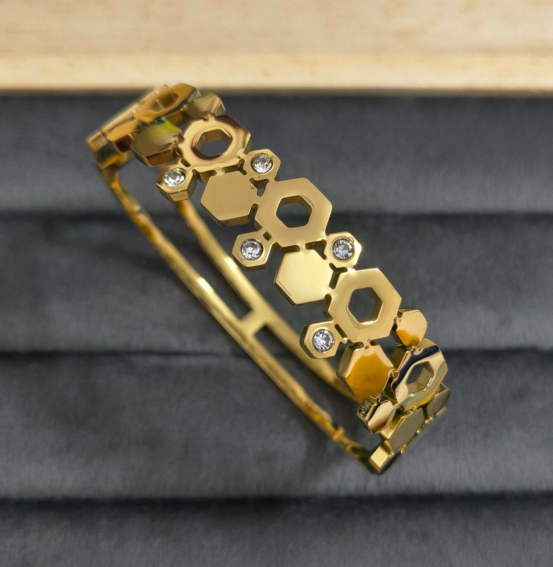 Antitarnish Trendy Honey Glow Bracelet 18K Gold Plated