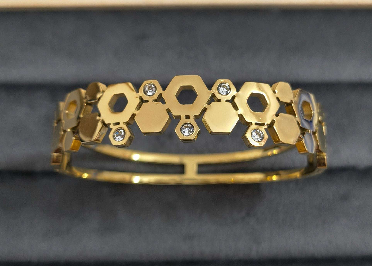 Antitarnish Trendy Honey Glow Bracelet 18K Gold Plated