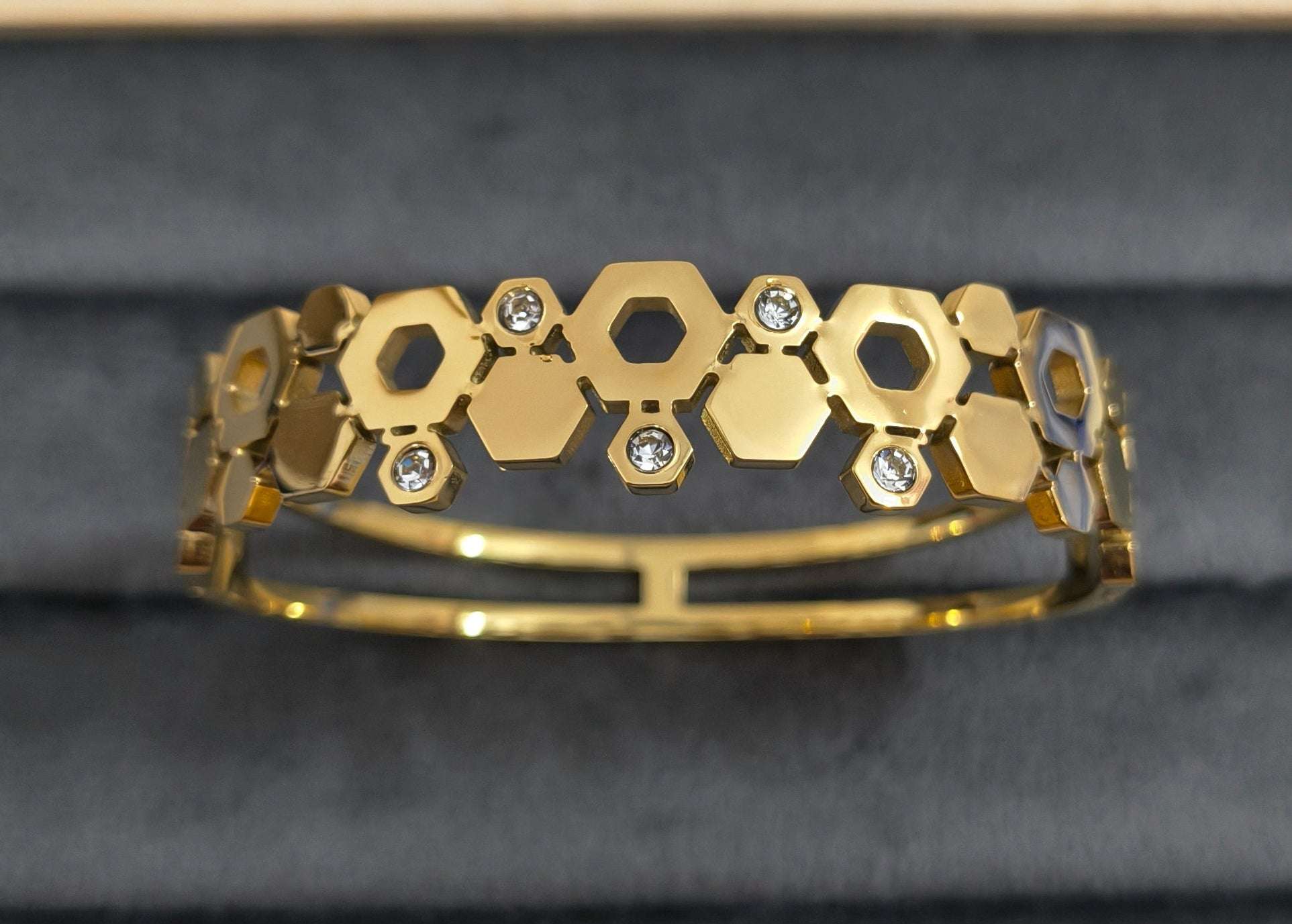 Antitarnish Trendy Honey Glow Bracelet 18K Gold Plated