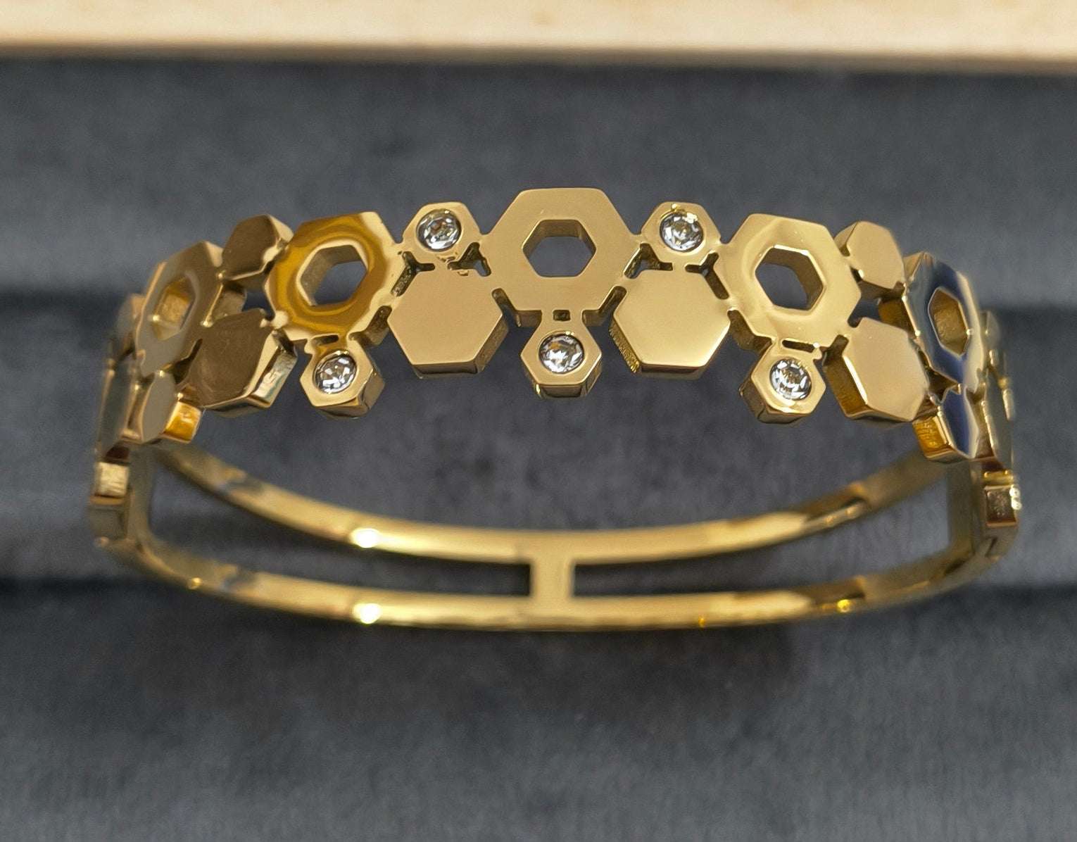 Antitarnish Trendy Honey Glow Bracelet 18K Gold Plated