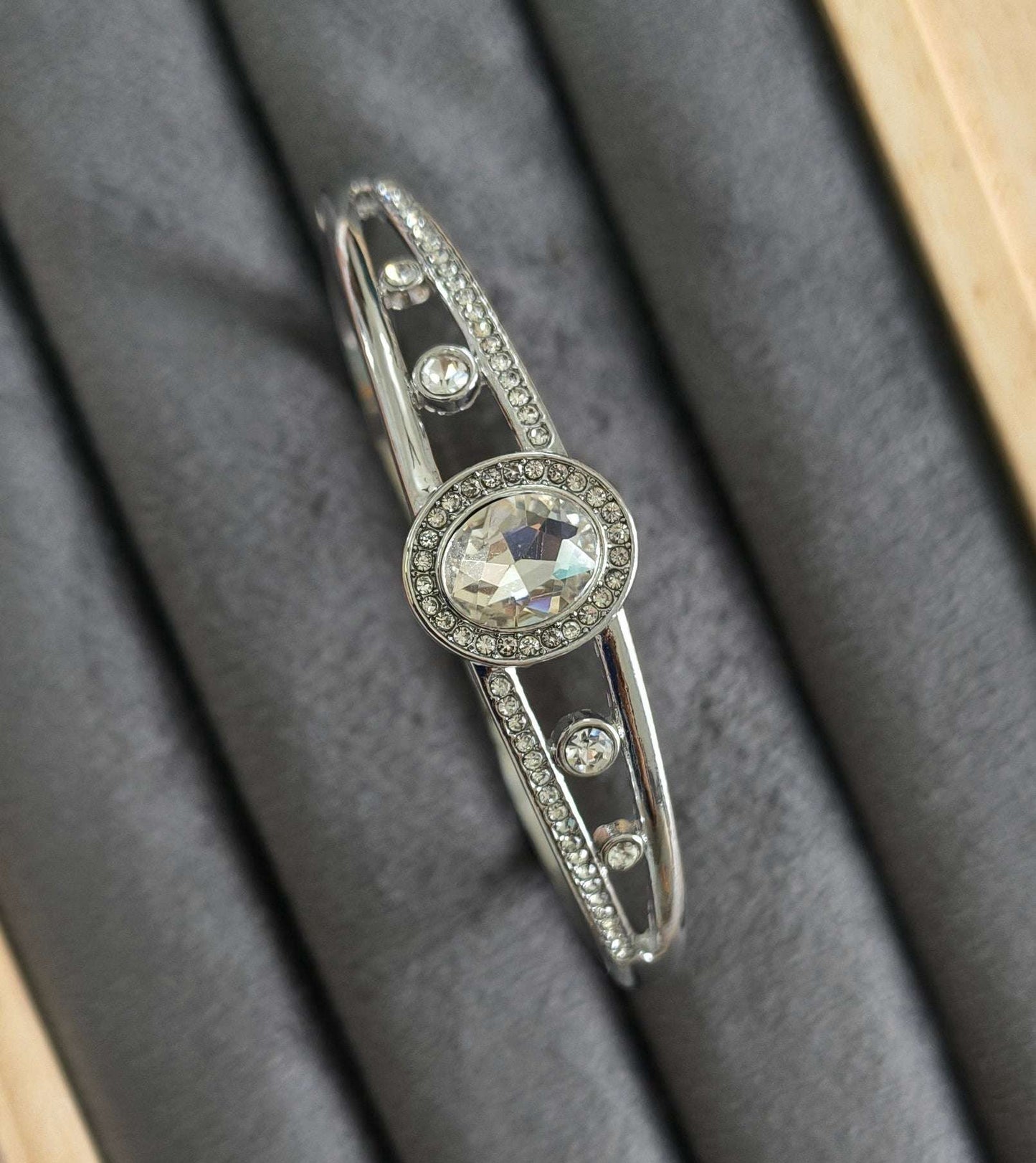 Antitarnish Trendy Stone Studded Bracelet Silver Plated