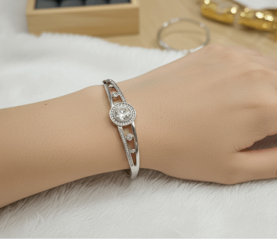 Antitarnish Trendy Stone Studded Bracelet Silver Plated
