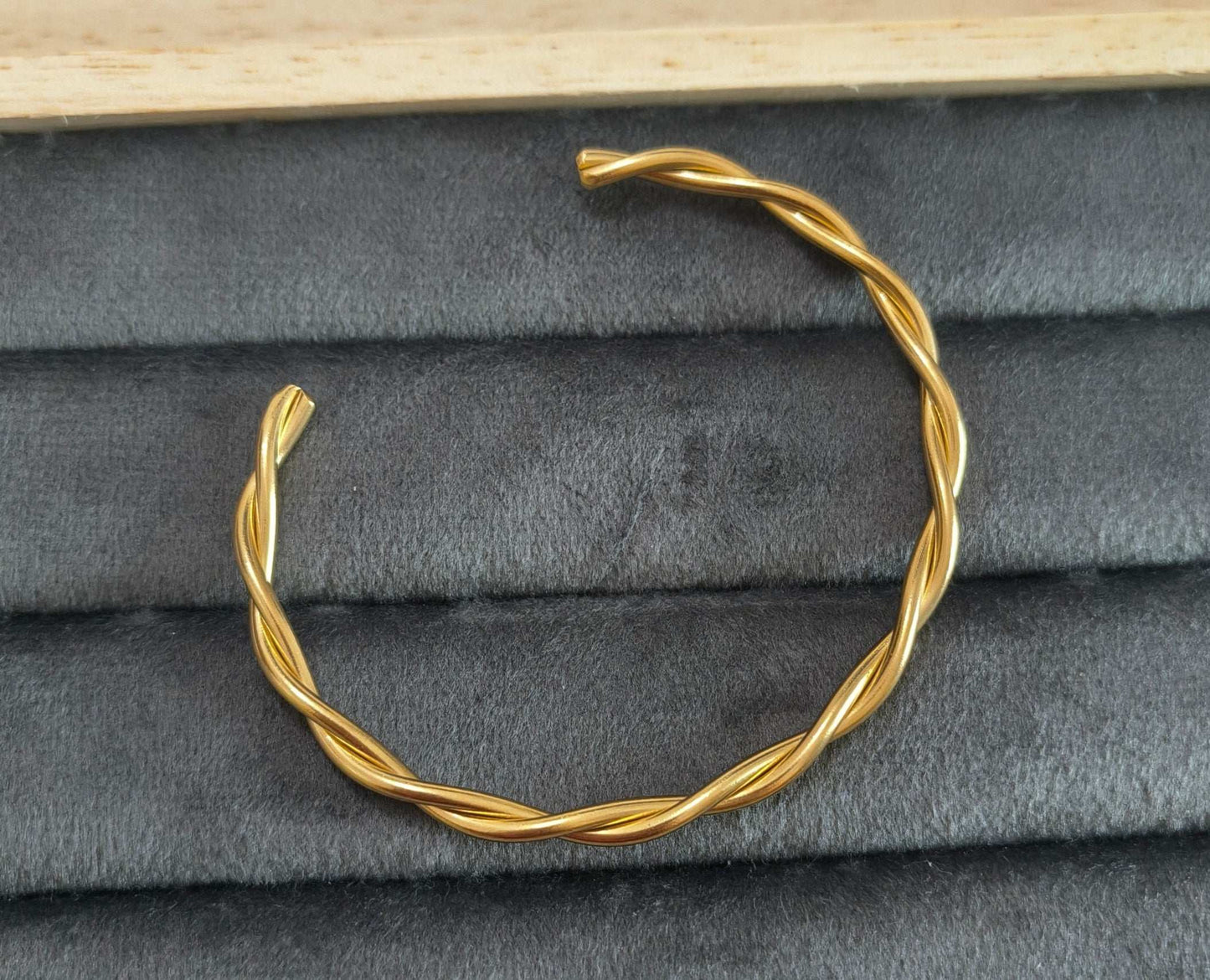 Antitarnish Twisted Rope Style Bracelet 18K Gold Plated