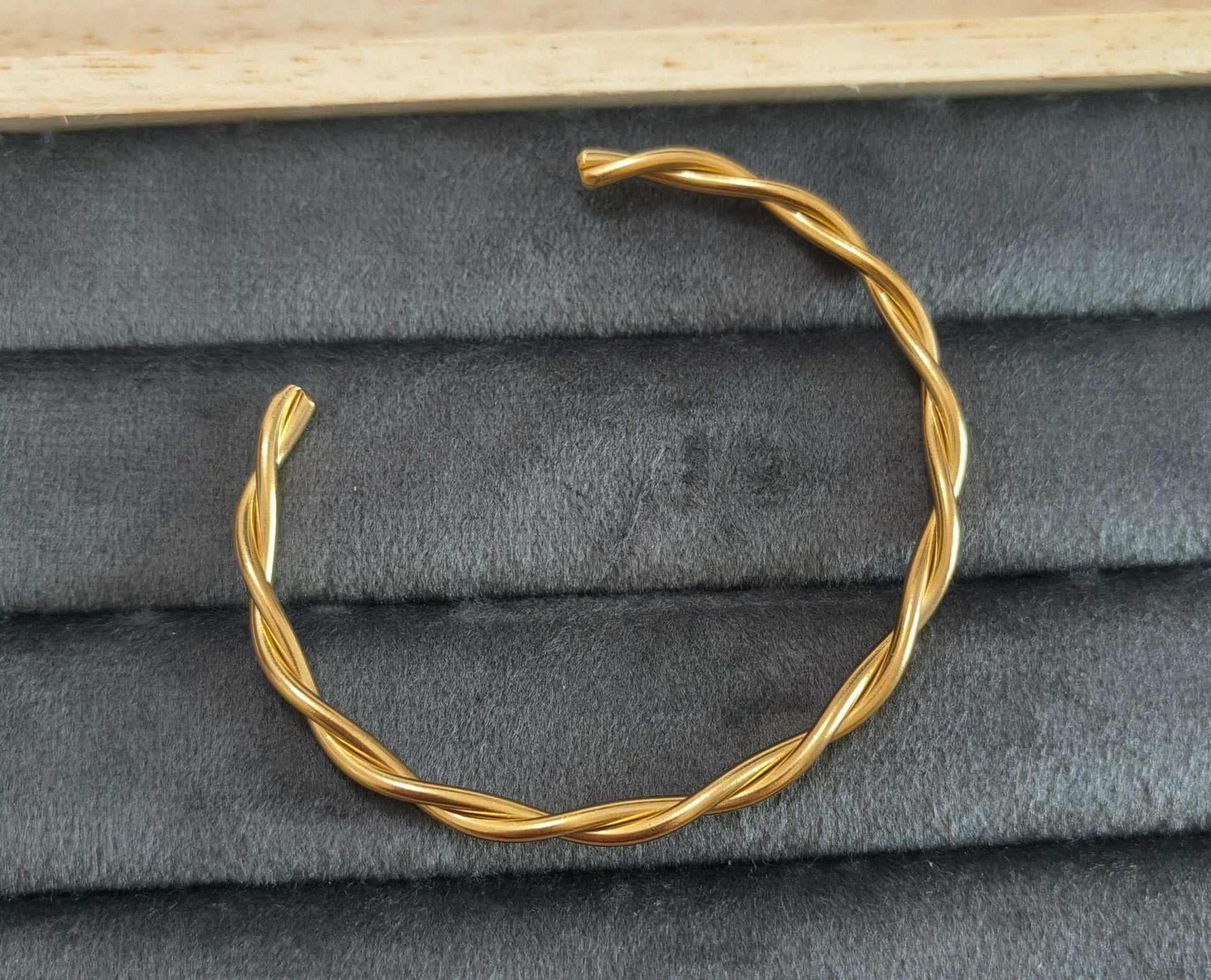 Antitarnish Twisted Rope Style Bracelet 18K Gold Plated